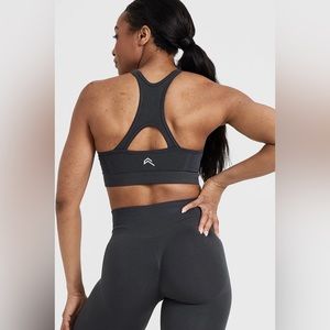 Oner Active
EFFORTLESS SEAMLESS HIGH NECK BRALETTE